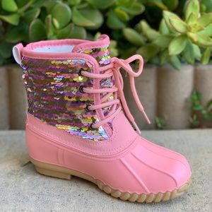 NEW ARRIVALS**GIRLS PINK SEQUIN LACE UP DUCK BOOTS